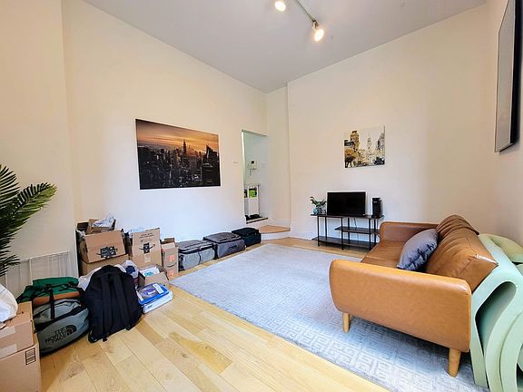 2nd image of 49 Park Ave #2U