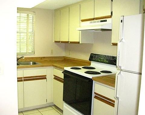 4th image of 611 E Amelia St APT 8