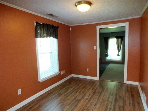 3rd image of 2137 Thrush Ave