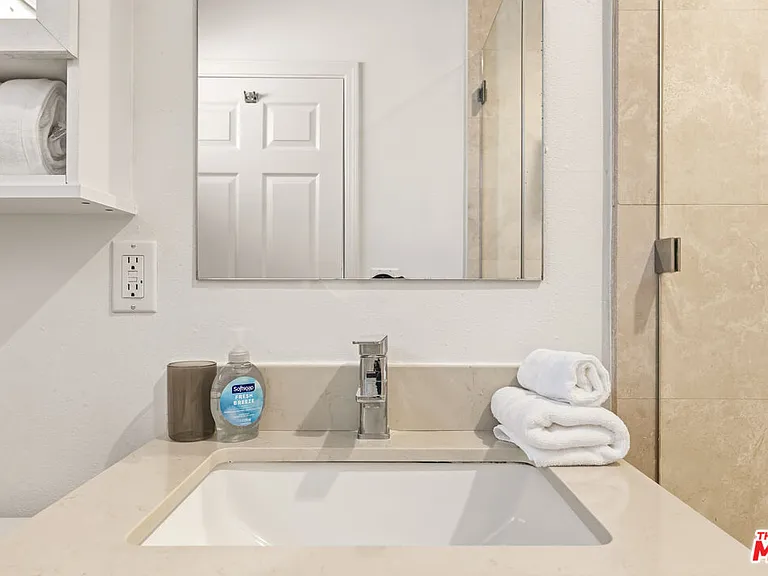 2741 S Palm Grove Ave — Photo 21