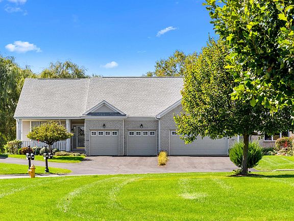 3rd image of 139 Muir Dr