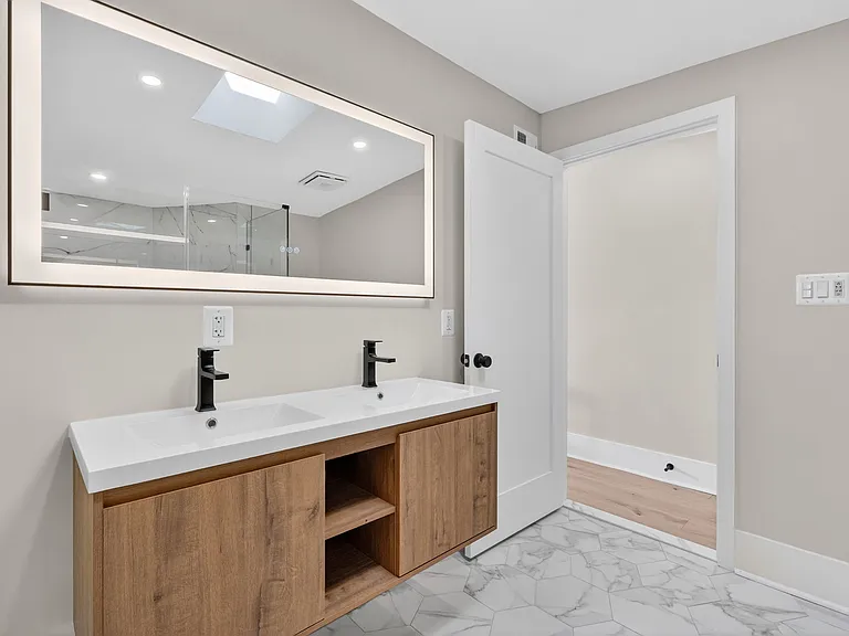 32 Adams St NW — Photo 12