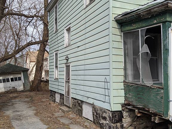 4th image of 208 W Calthrop Ave