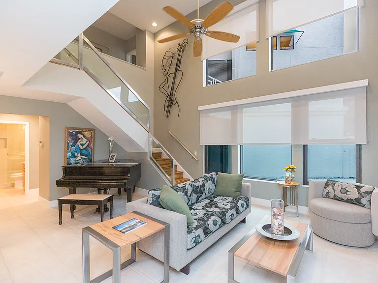 2020 W Dekle Ave #C — Photo 5