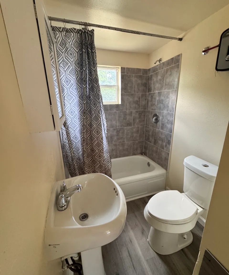 2 bed, 700 sqft, $1,200 — Photo 4