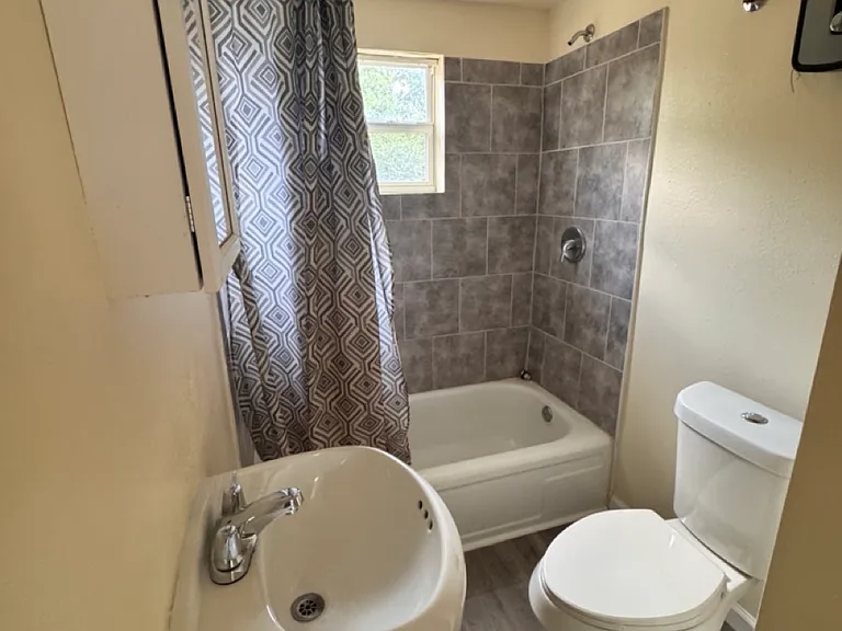 306 Dover Dr — Photo 4