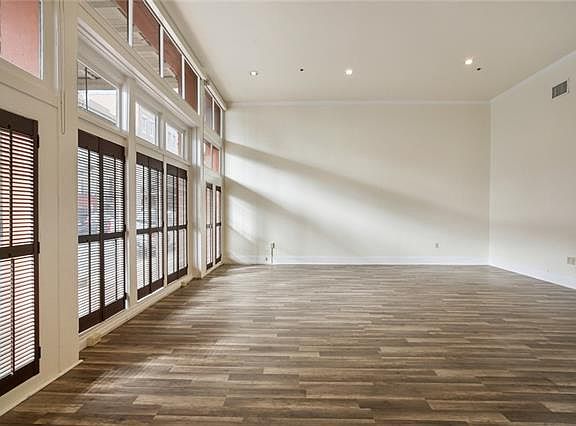 3rd image of 730 Camp St APT 1