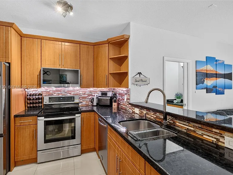 17030 SW 36th Ct — Photo 5