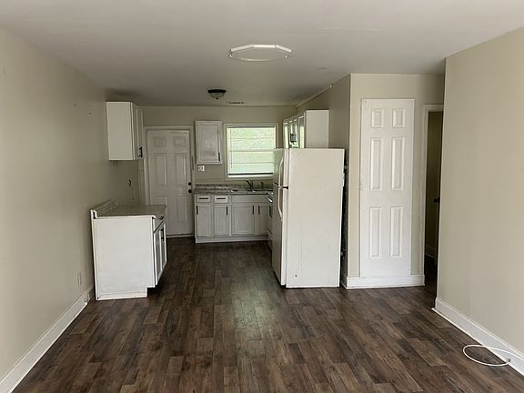 2nd image of 523 Cleveland St