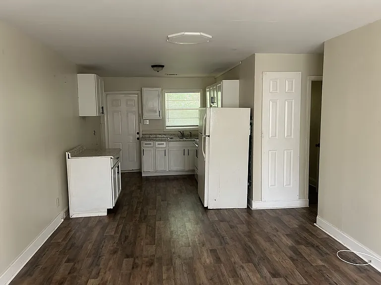 523 Cleveland St — Photo 2