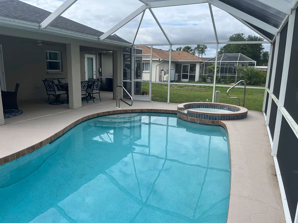 3 bed, 1393 sqft, $3,200 — Photo 2