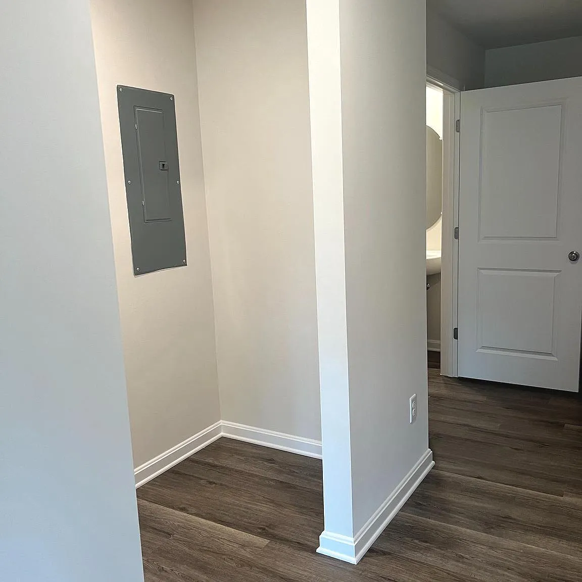 3 bed, 2.5 bath, 1685 sqft, $2,400 — Photo 3
