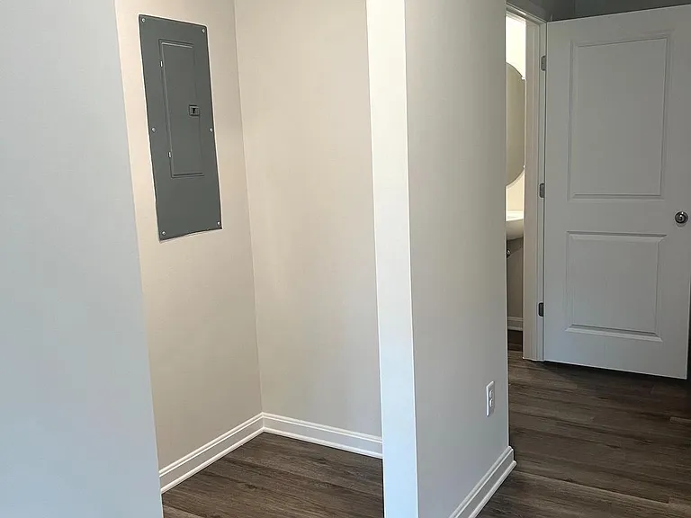 180 Hamstead Dr — Photo 3