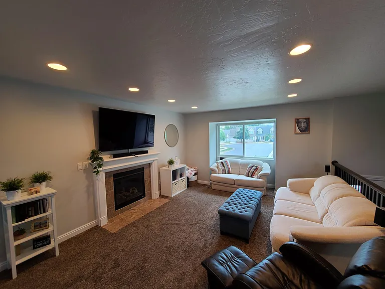 937 N 900 W — Photo 2