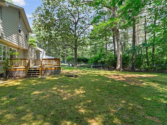 4th image of 77 Wood Cove Dr