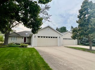 1113 Winchester Dr, Pierre, SD 57501