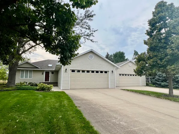 1113 Winchester Dr, Pierre, SD 57501