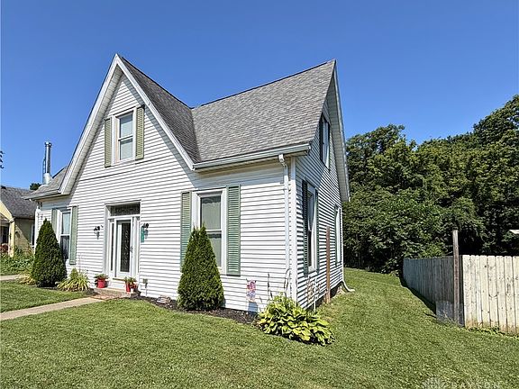 2nd image of 47 Maple St