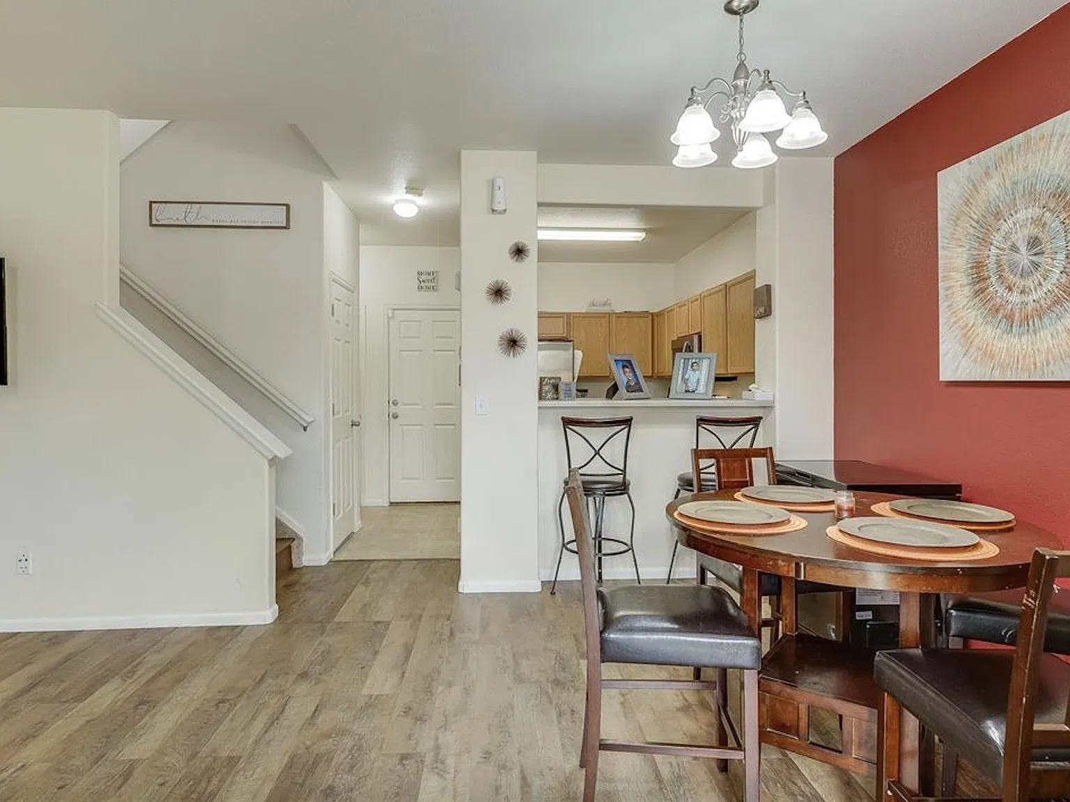 3 bed, 1486 sqft, $1,975 — Photo 3
