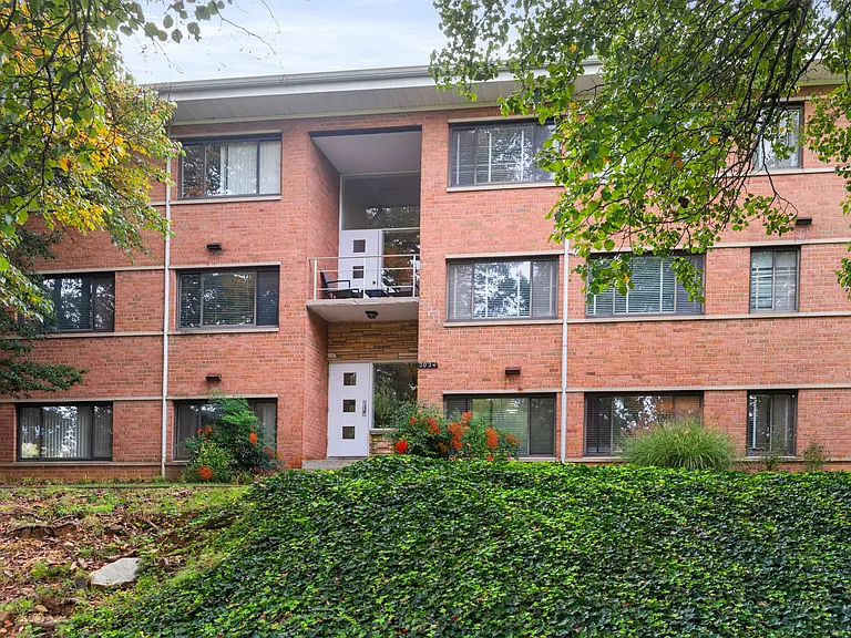 Lush Landscaping Surrounds You at Scott Street