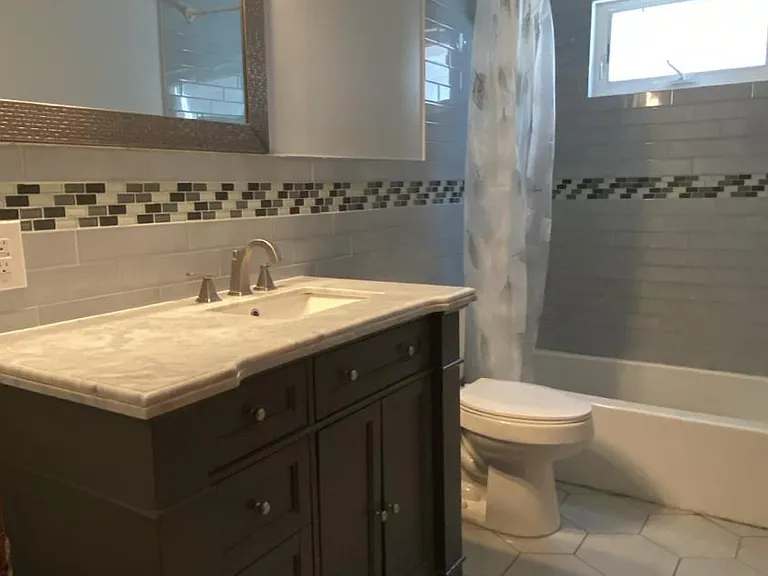41 W 7th St #1 — Photo 15