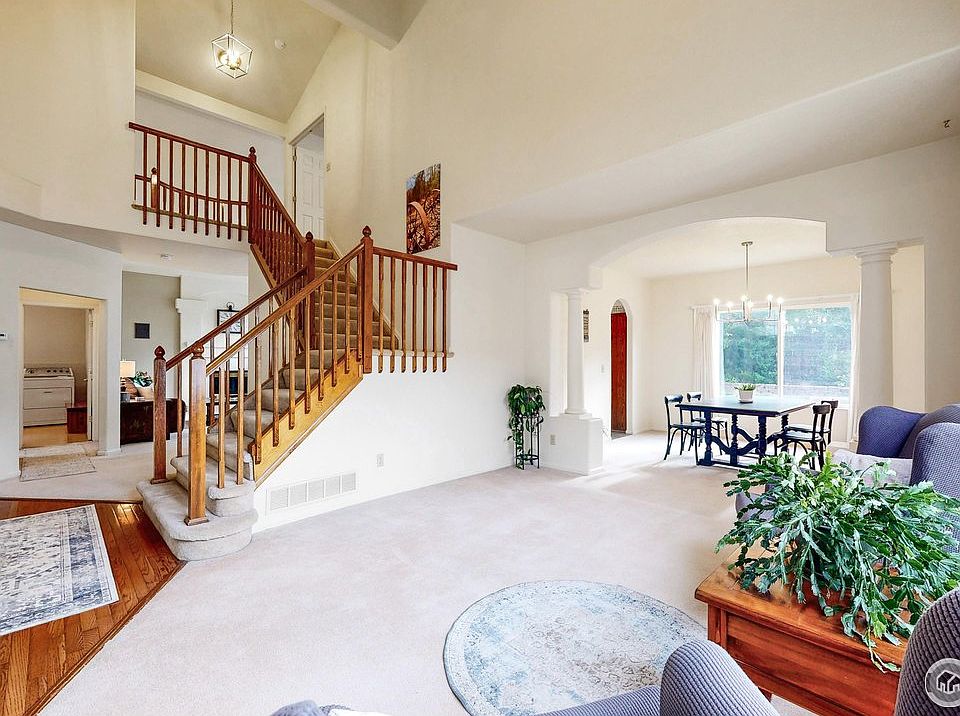 1st image of 618 Silver Star Ct