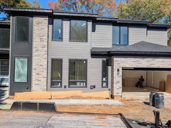 8130 Hillcrest Dr, Manassas, VA 20111