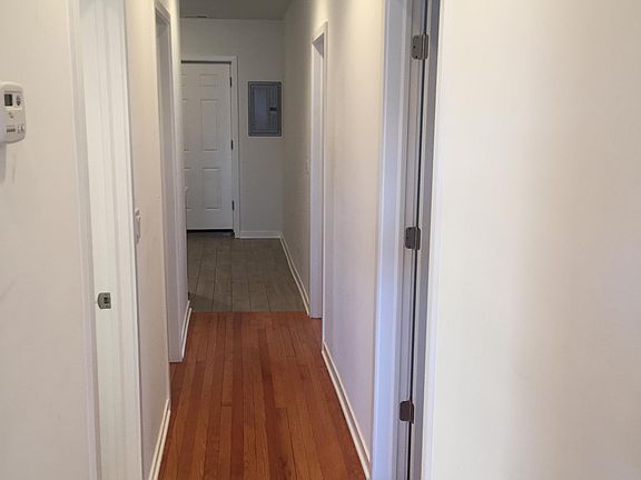 3rd image of 1045 N Leavitt St #2