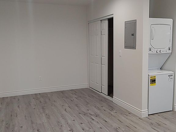 4th image of 10124 1/2 Longworth Ave