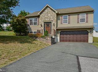60 Asbury Ct, Mount Wolf, PA 17347