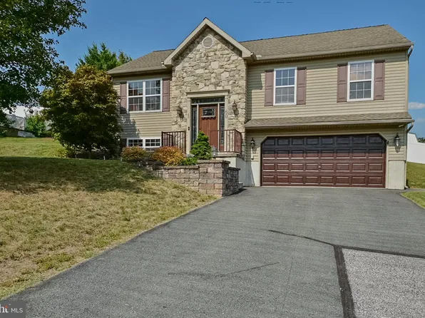 60 Asbury Ct, Mount Wolf, PA 17347