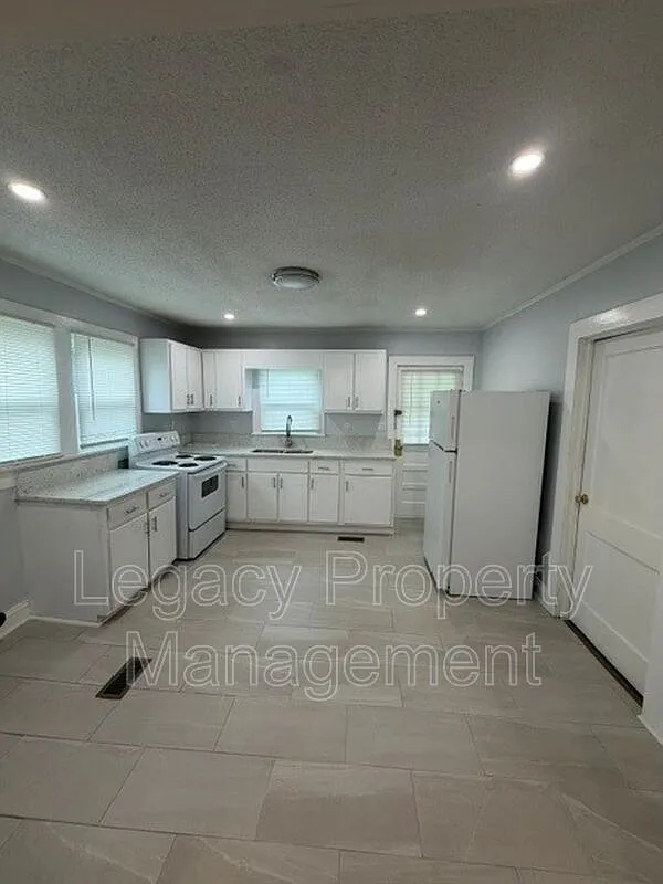 2 bed, 1.0 bath, 728 sqft, $1,150 — Photo 4