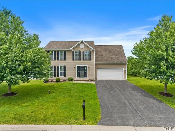 5549 Bingley Ln, Clay, NY 13041