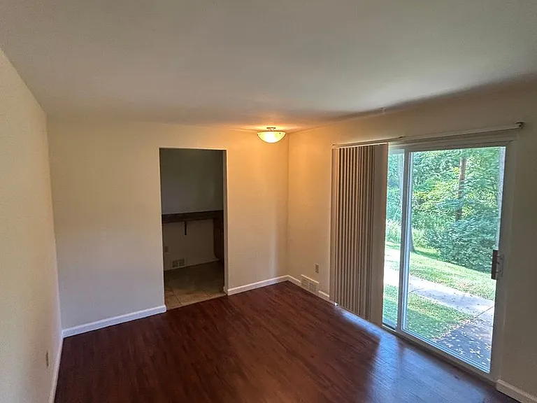 114 McLaughlin Rd — Photo 2