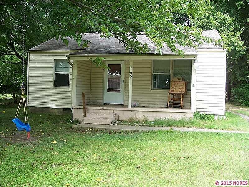 2nd image of 1105 Illinois St