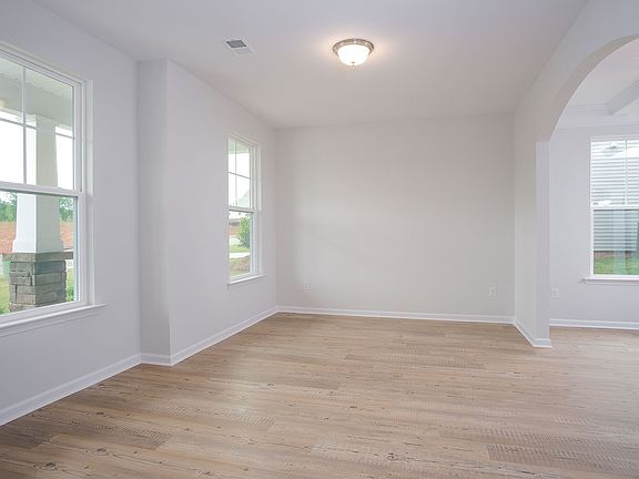 4th image of 131 Crisp Cameo Ct