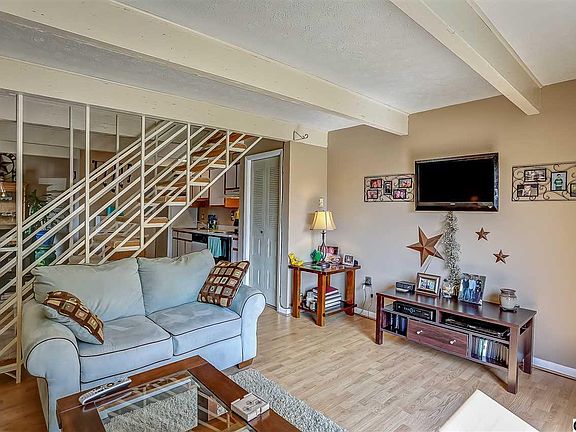 4th image of 44 Glenview Cir