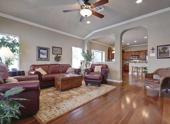 4th image of 1605 Hill Country Dr