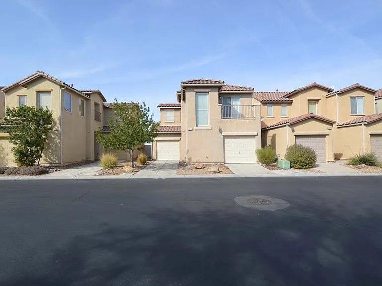 6670 Tulip Falls Dr — Photo 1