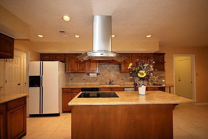 Kitchen w/new cookhood, granite counters & 18" tile