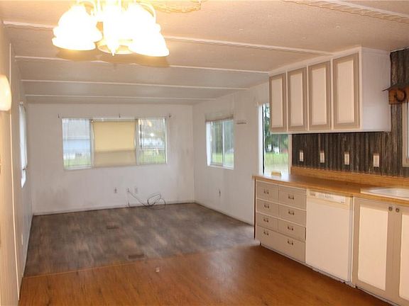 3rd image of 598 Cardinal Dr Unit A
