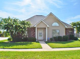 6236 Woodside Dr, Zachary, LA 70791