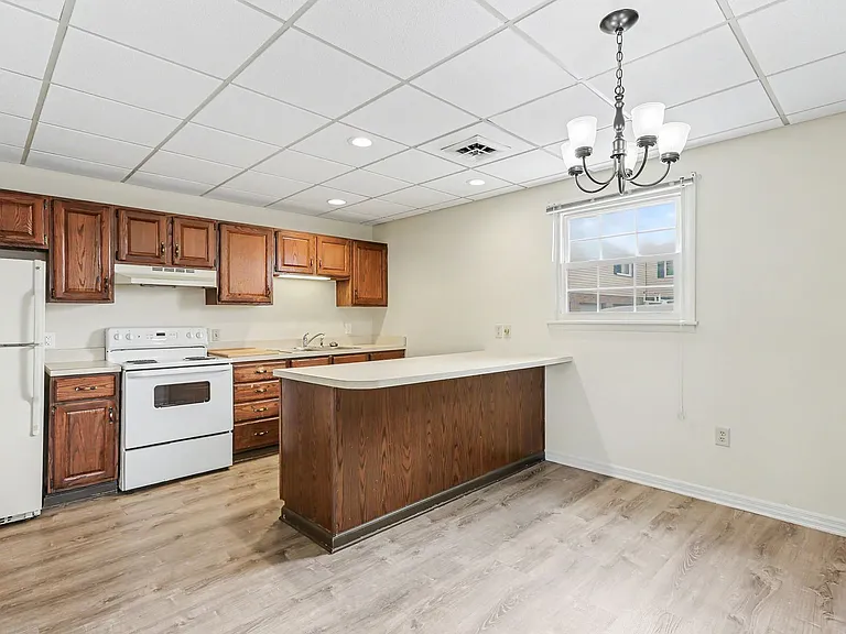 98 Herman Ave — Photo 4