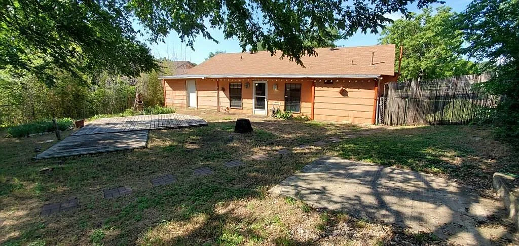 4 bed, 2.0 bath, 1102 sqft, $2,100 — Photo 4