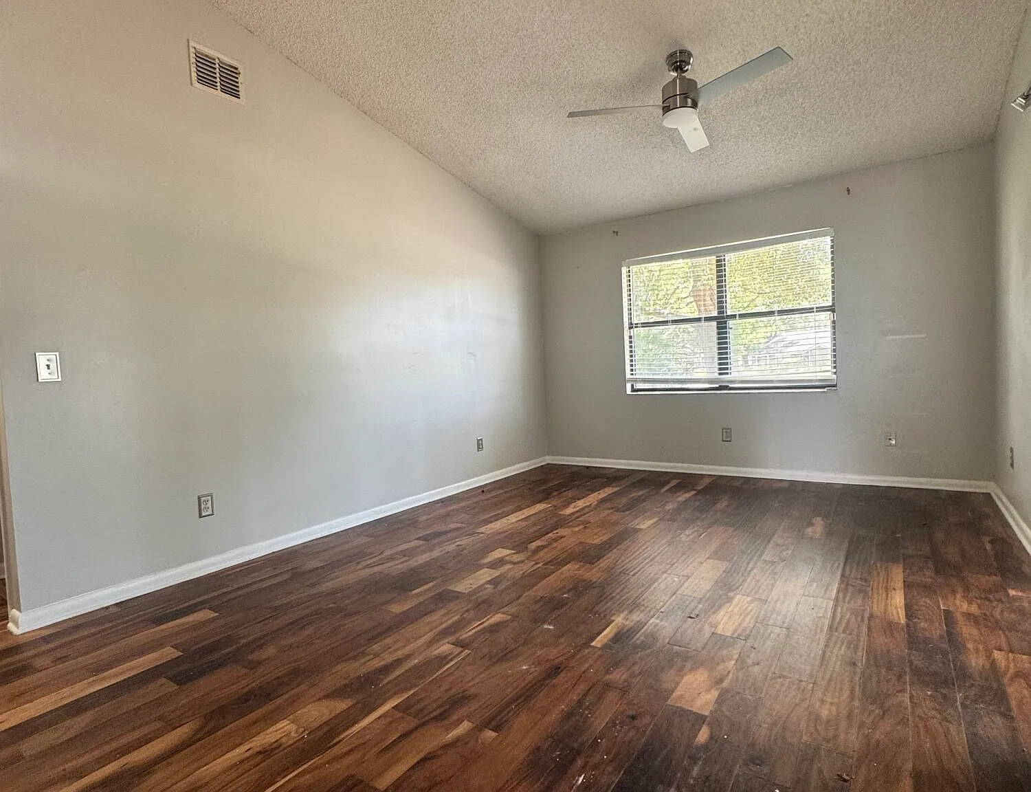 3 bed, 2.0 bath, 1164 sqft, $1,650 — Photo 4
