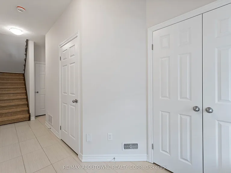 219 Dundas St E #27 — Photo 5