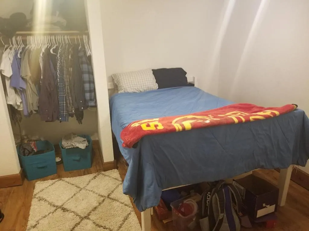 6 bed, 2800 sqft, $2,000 — Photo 3