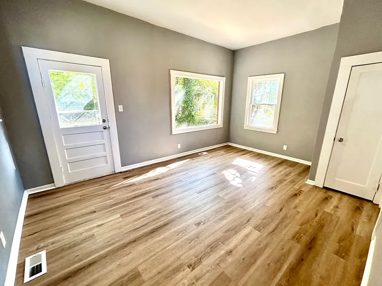 828 SE 8th St #A — Photo 5