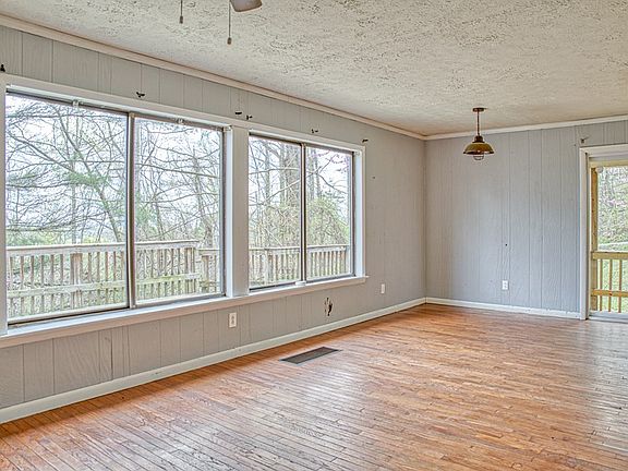 3rd image of 1245 Skyline Dr