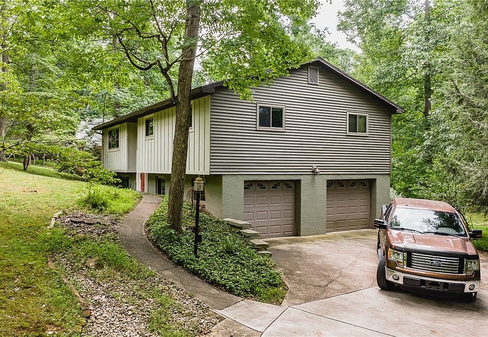 1st image of 52 Oak Leaf Dr